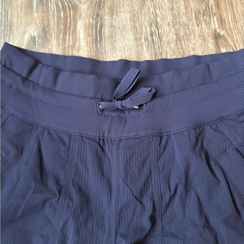 Lululemon Women’s Dance Studio Athletic Cropped Joggers Pants Size 2 - Picture 7 of 7